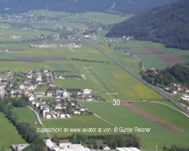 Luftaufnahme Flugplatz Timmersdorf logt:  Anflug auf die Piste 30